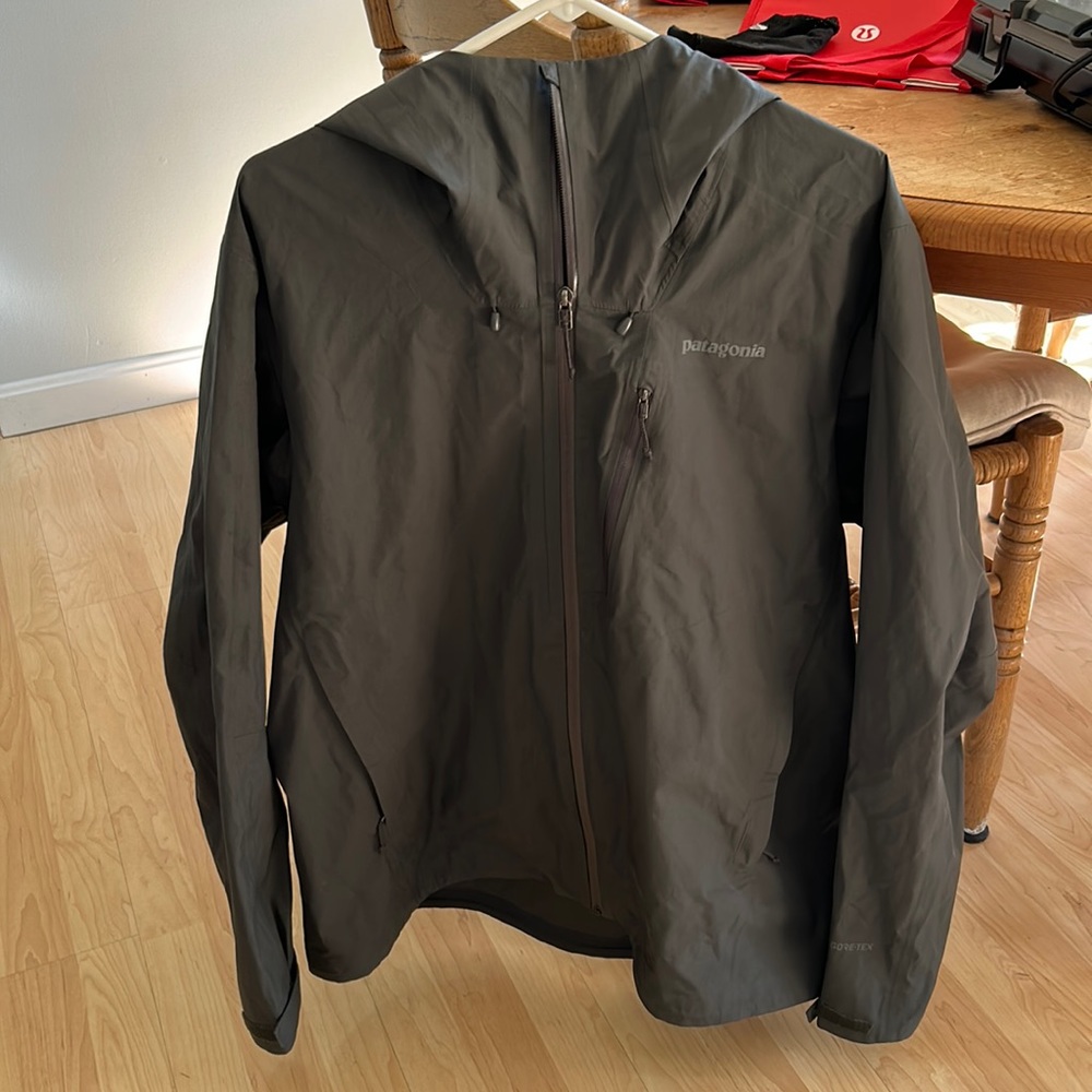 Patagonia Men’s Raincoat